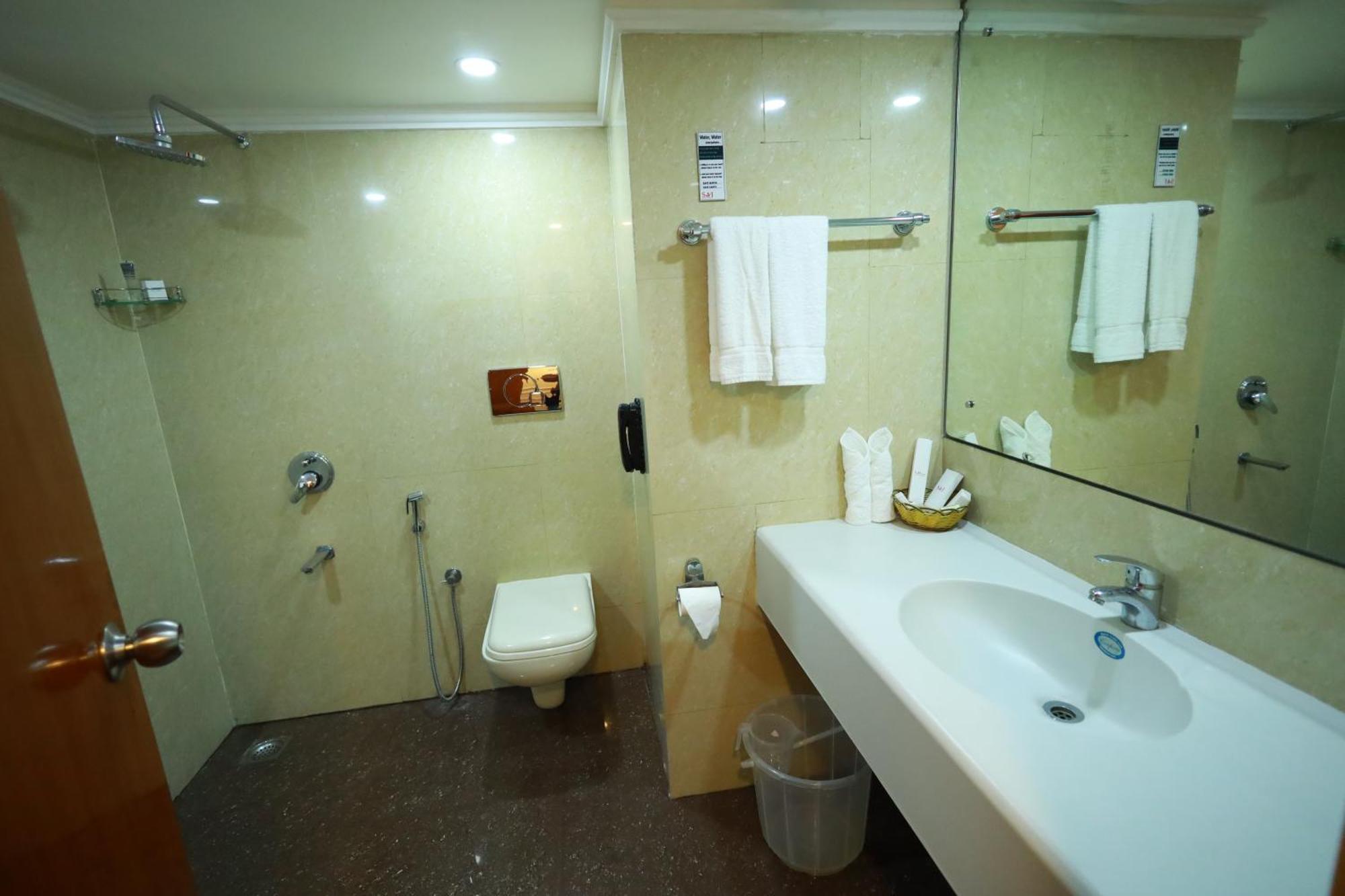 Saj Luciya -A Classified 4 Star Hotel Thiruvananthapuram Eksteriør billede